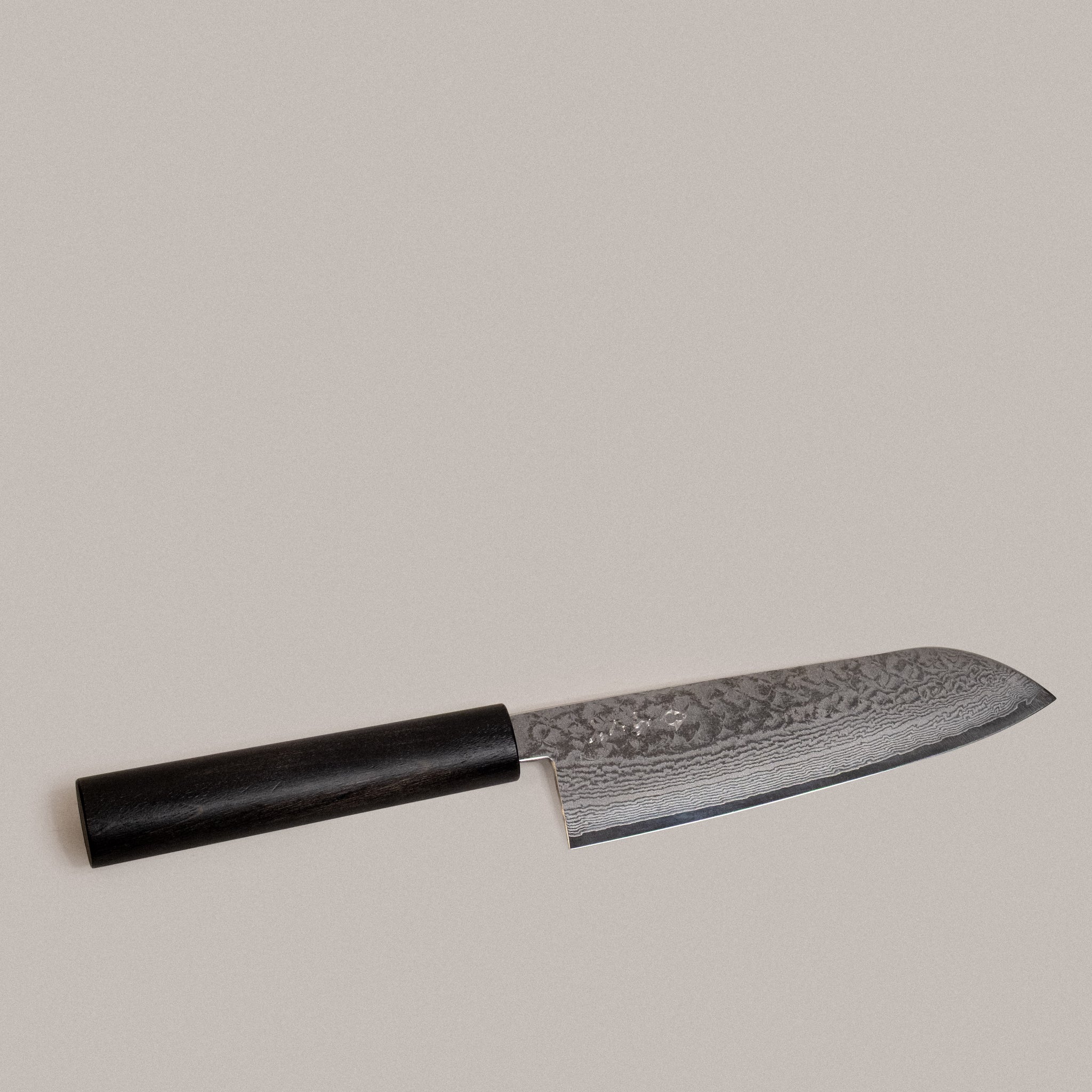 Couteau de cuisine Santoku en acier damas
