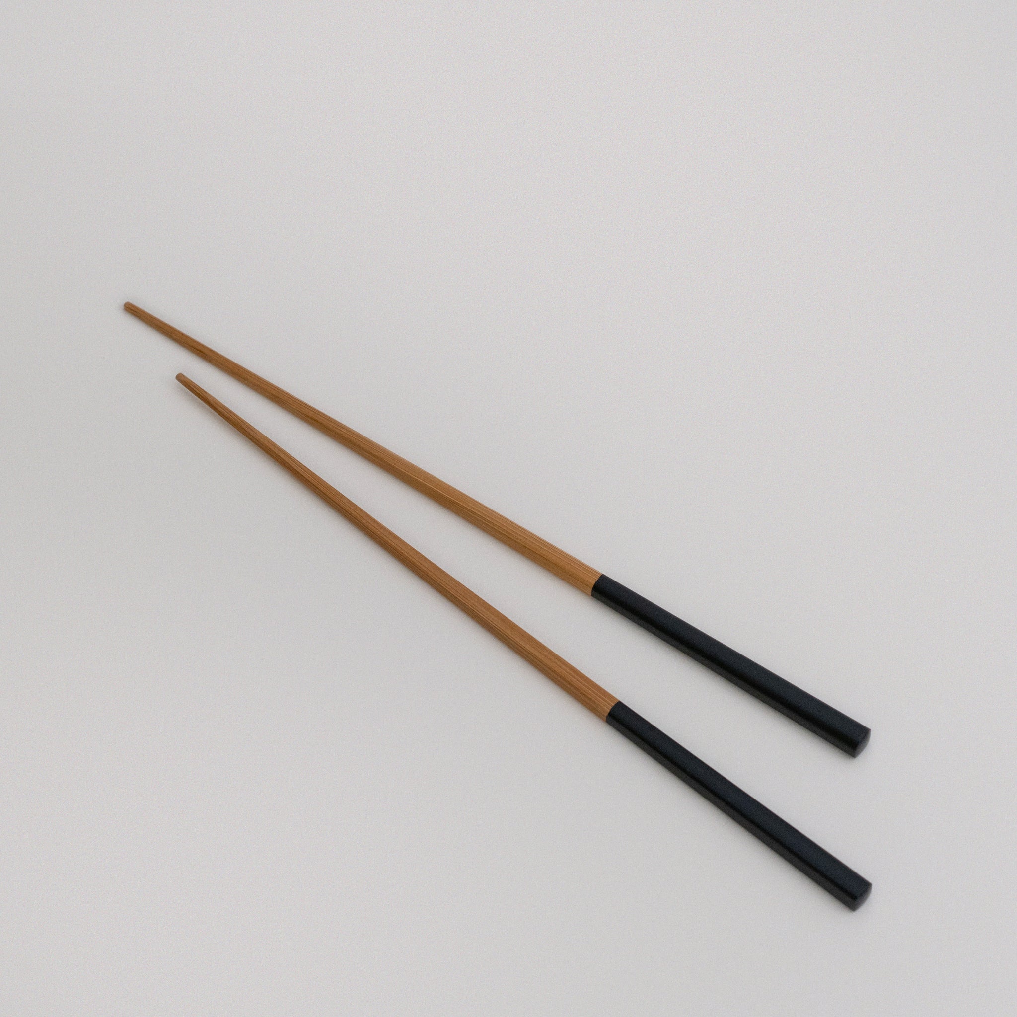 Paire de baguettes en bambou coloré